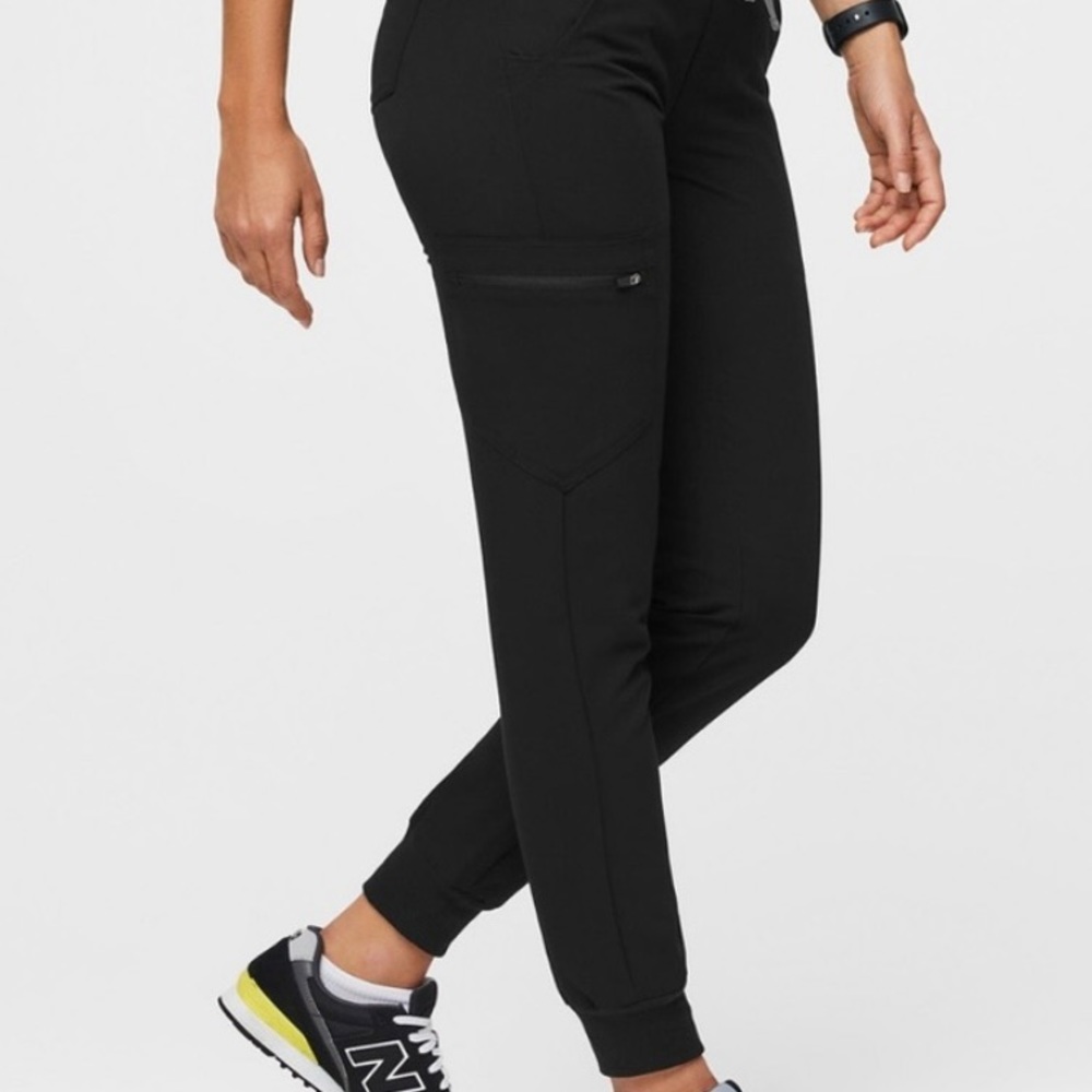 FIGS Zamora Joggers NWOT/EUC! Attention medical professionals ❤️ - Picture 2 of 6